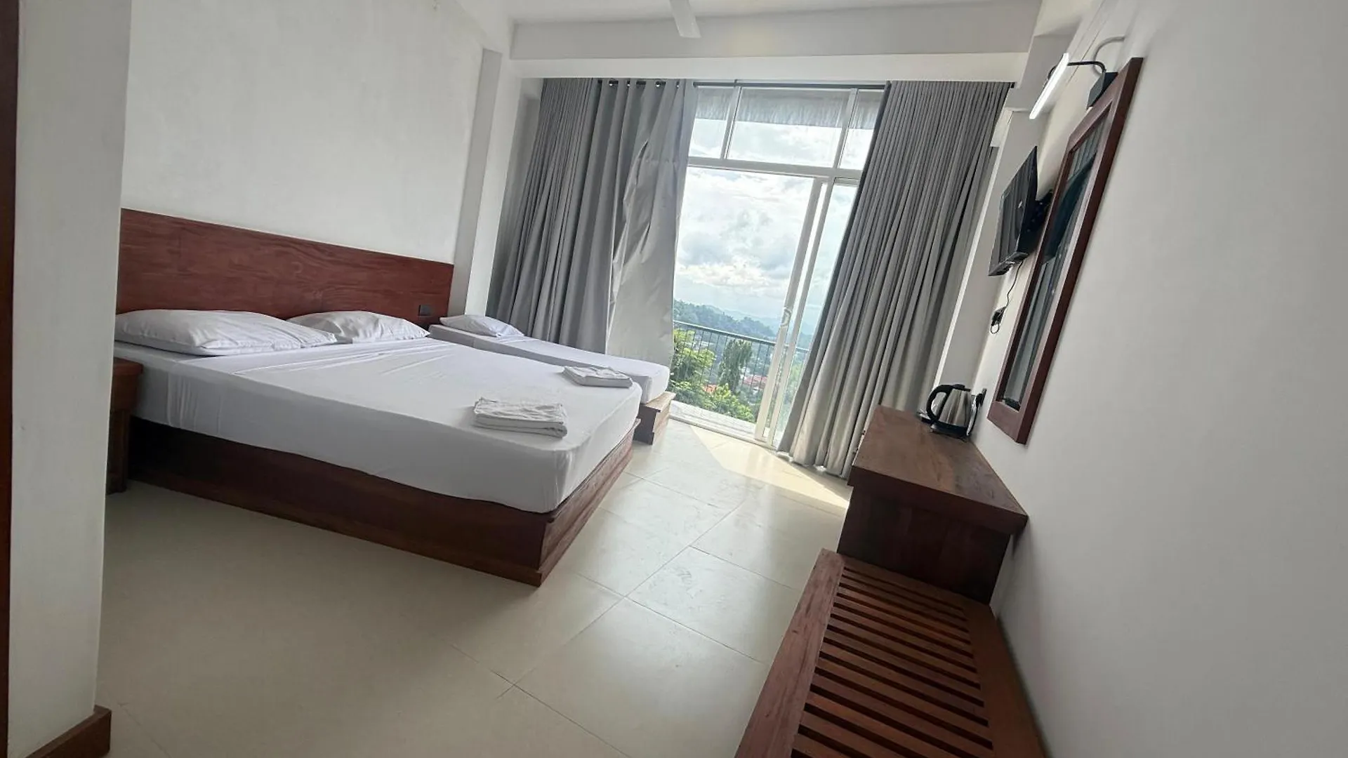 The Lake View Kandy Szálloda